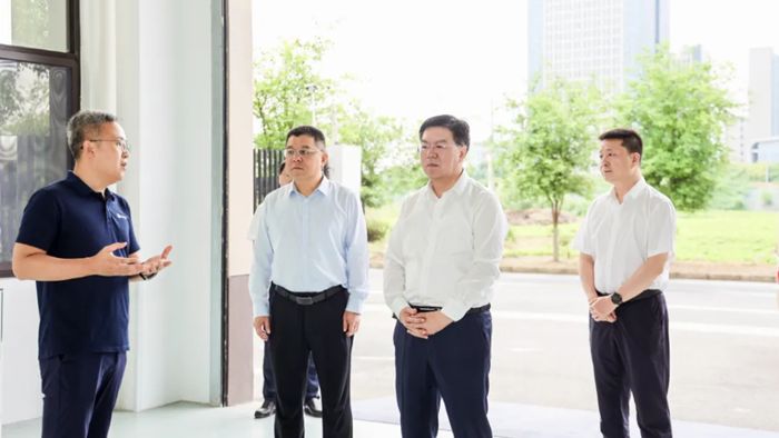 李晖在泰兴市调研项目招引和园区建设工作